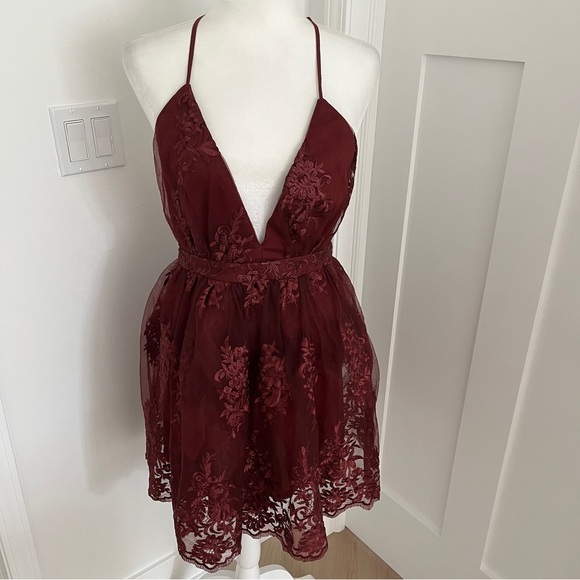NWT Lulus A Love To Remember Wine Red Lace Backless Skater Dress Sz M - Picture 3 of 5